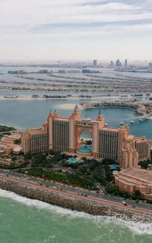 Il tennis di lusso nella città del futuro — immagine 5